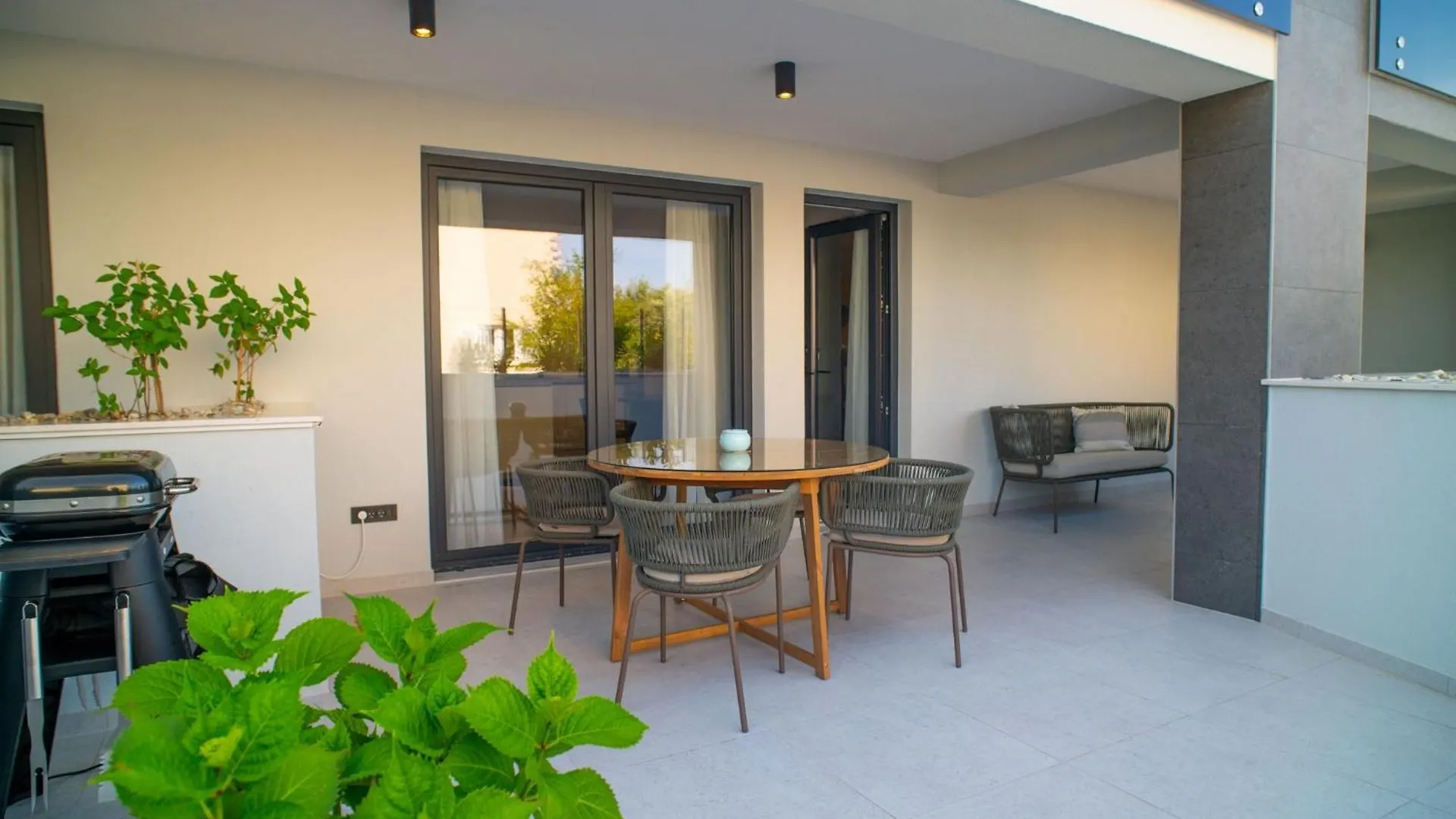 Villa Calma Apartments Vantacici