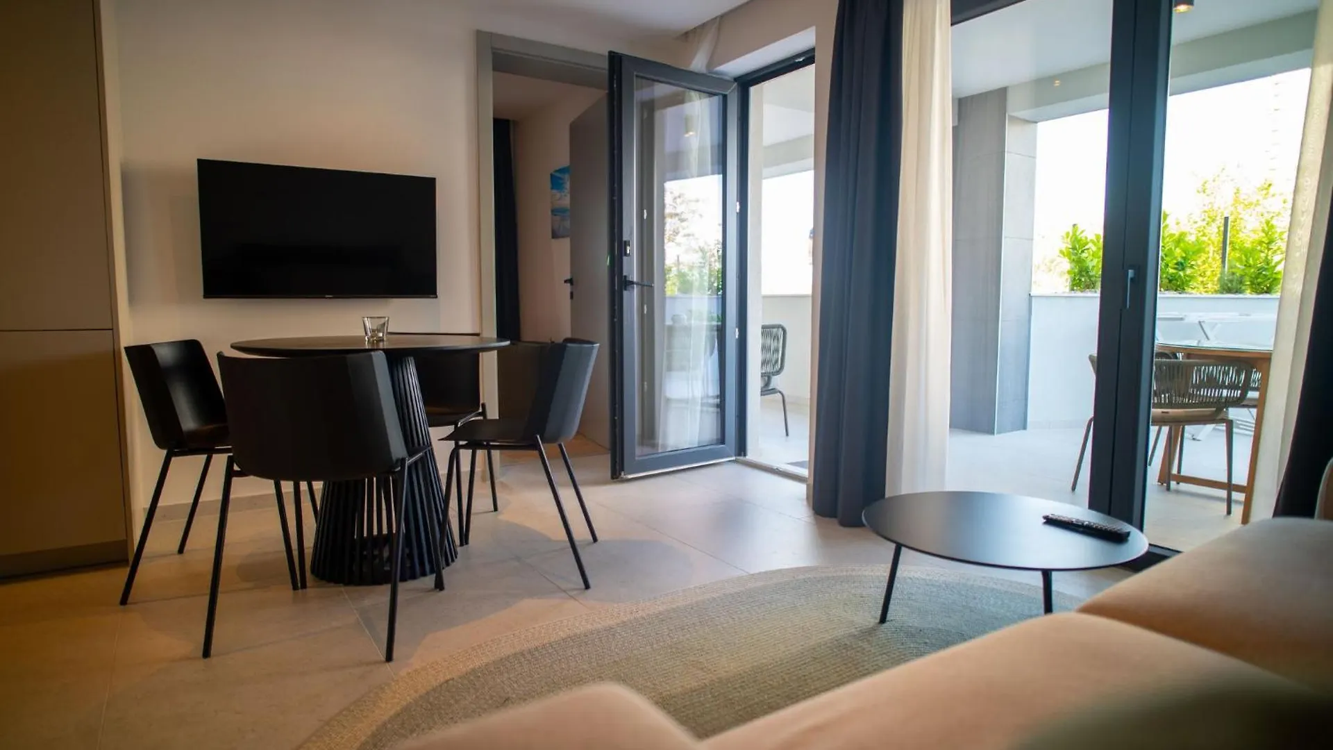 Villa Calma Apartments Vantacici